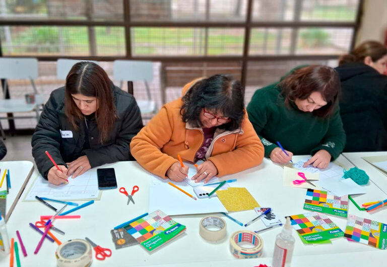 Relatos Familiares: Equipos educativos Jardines Infantiles y Salas Cuna SLEP Santa Rosa