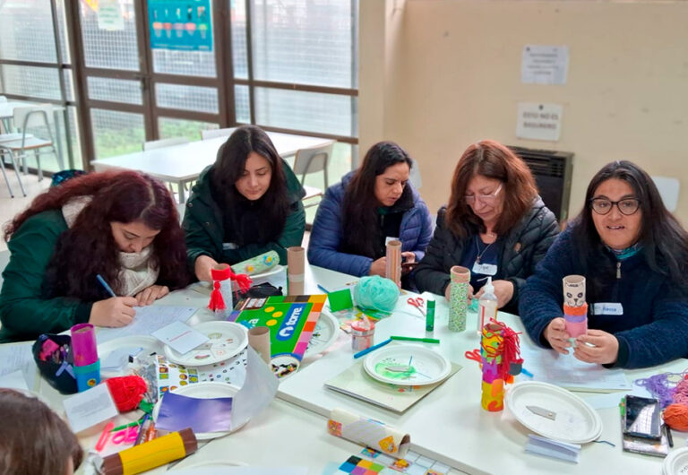 Relatos Familiares: Equipos educativos Jardines Infantiles y Salas Cuna SLEP Santa Rosa