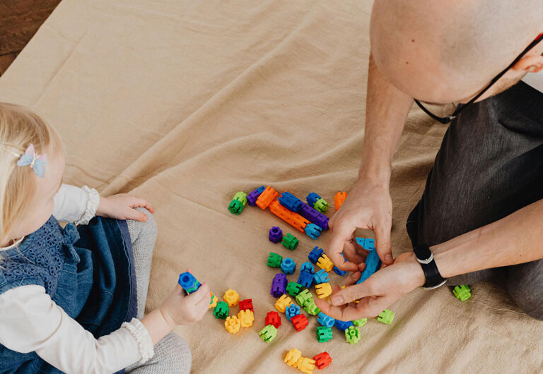 Cinco desaciertos que los adultos suelen cometer al participar en el juego infantil | El Mercurio