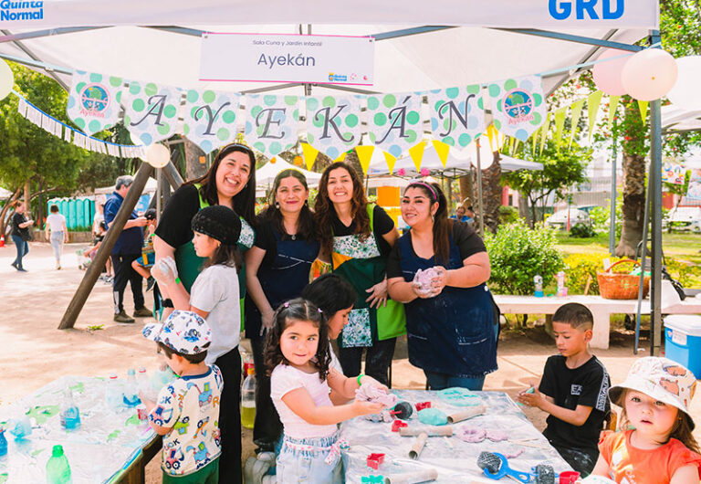 Más de 400 familias junto a sus educadoras y profesores, se reúnen en la Fiesta de la Familia Quinta Normal