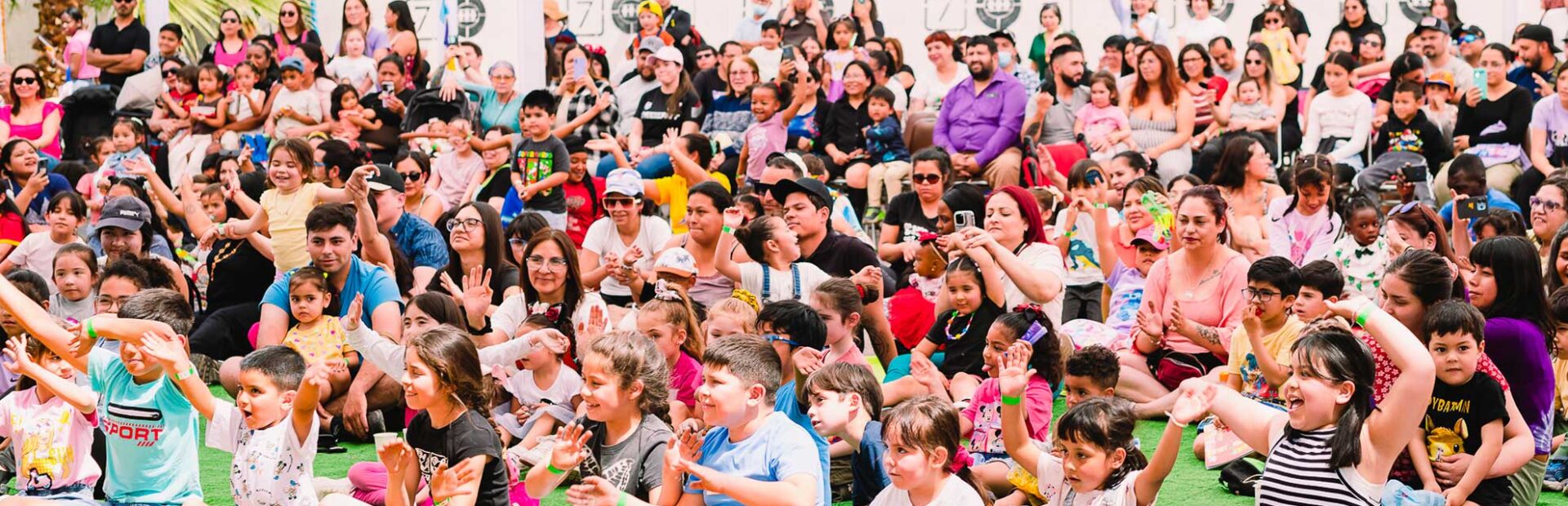 Más de 400 familias junto a sus educadoras y profesores, se reúnen en la Fiesta de la Familia Quinta Normal