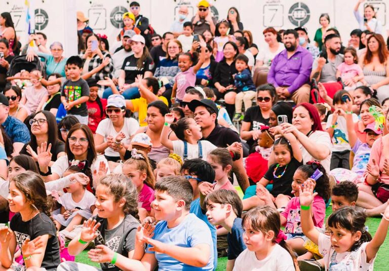Más de 300 familias junto a sus educadoras y profesores, se reunieron en la Fiesta de la Familia de Quinta Normal