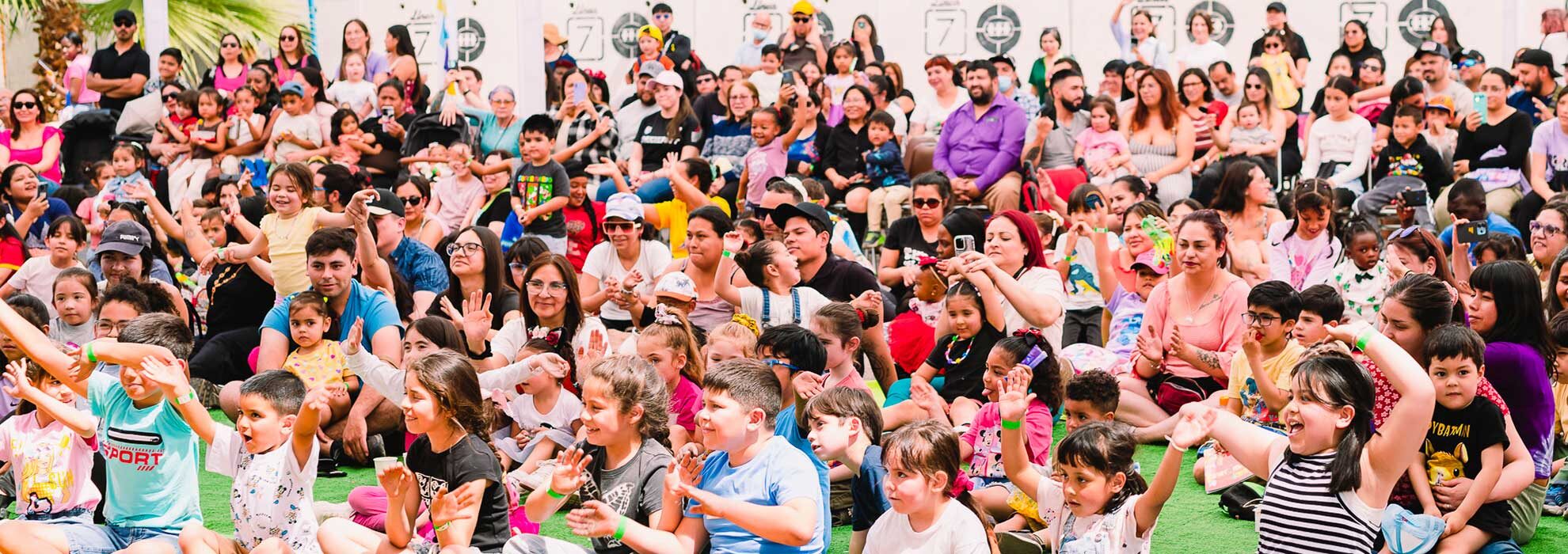 Más de 400 familias junto a sus educadoras y profesores, se reúnen en la Fiesta de la Familia Quinta Normal