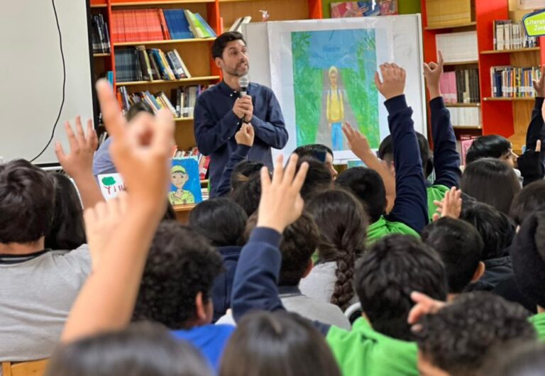 Más de 300 estudiantes de Puente Alto participaron en el ciclo “Visitas de Autor” del Programa Aprender en Familia