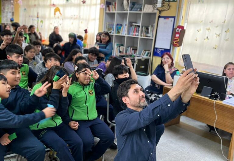 Más de 300 estudiantes de Puente Alto participaron en el ciclo “Visitas de Autor” del Programa Aprender en Familia