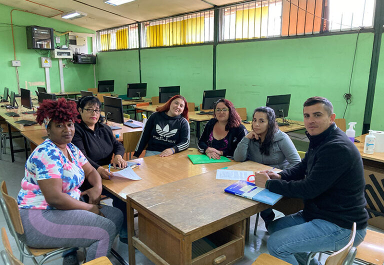 Fundación CAP concluye ciclos de implementación del Programa Aprender en Familia y E-Motiva en establecimientos de la Región Metropolitana