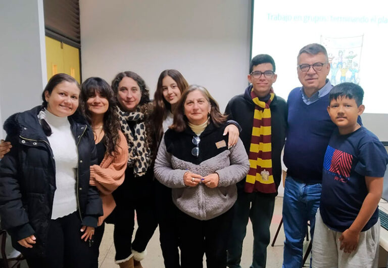 Fundación CAP concluye ciclos de implementación del Programa Aprender en Familia y E-Motiva en establecimientos de la Región Metropolitana