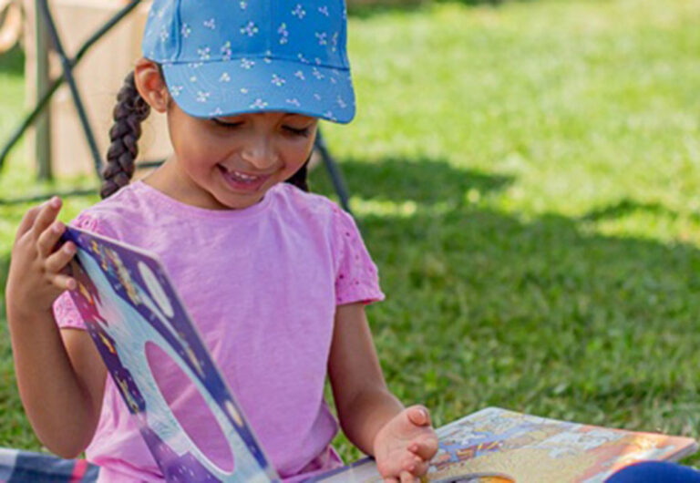 Vacaciones de verano y lectura: una temporada para aprender y crecer en familia | DatosMujer