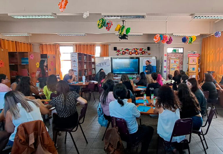 Escuelas de SLEP Santa Rosa y Santa Corina tuvieron su primer módulo formativo del Programa Aprender en Familia
