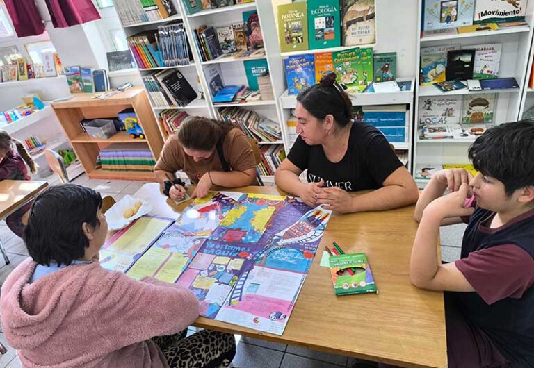 Lectura en familia: Mantel de Palabras llega a las escuelas del SLEP Del Pino