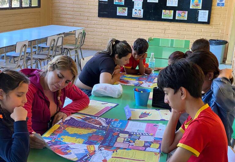 Lectura en familia: Mantel de Palabras llega a las escuelas del SLEP Del Pino