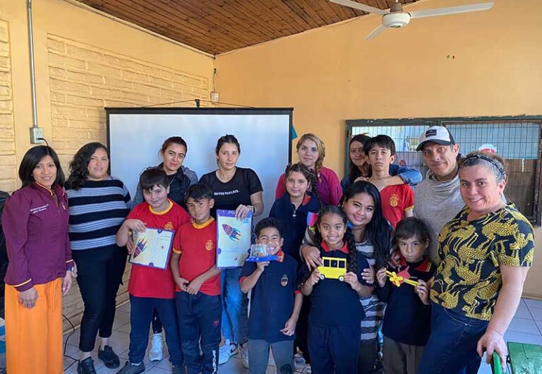 Lectura en familia: Mantel de Palabras llega a las escuelas del SLEP Del Pino