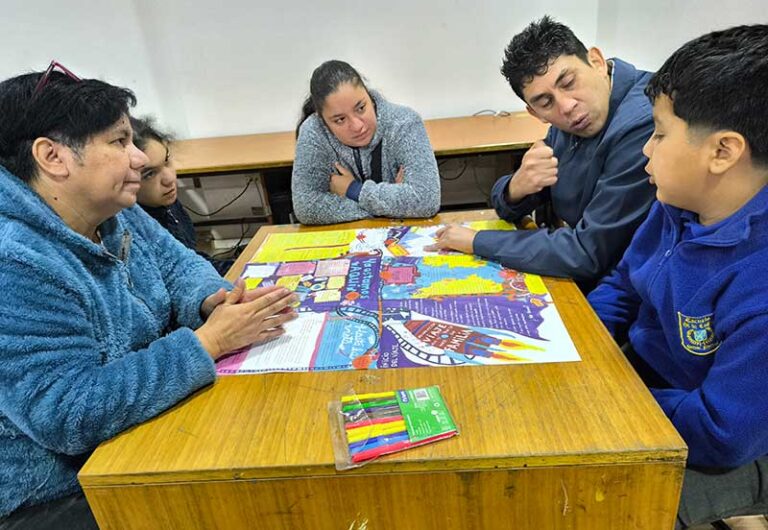 Lectura en familia: Mantel de Palabras llega a las escuelas del SLEP Del Pino
