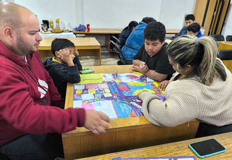 Lectura en familia: Mantel de Palabras llega a las escuelas del SLEP Del Pino