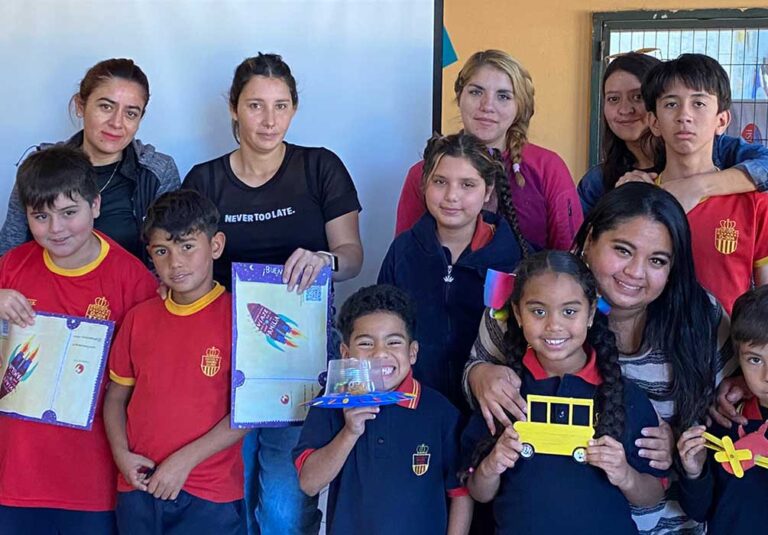 Lectura en familia: Mantel de Palabras llega a las escuelas del SLEP Del Pino