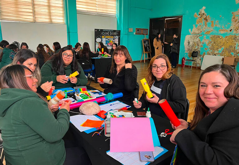 Formación de Equipos Educativos  SLEP Santa Corina: “Narración y lectura en familia”