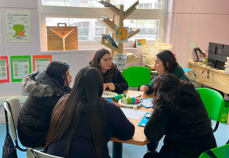 Formación de Equipos Educativos  SLEP Santa Corina: “Narración y lectura en familia”