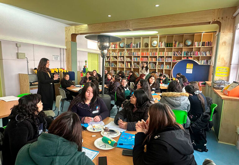 Formación de Equipos Educativos  SLEP Santa Corina: “Narración y lectura en familia”