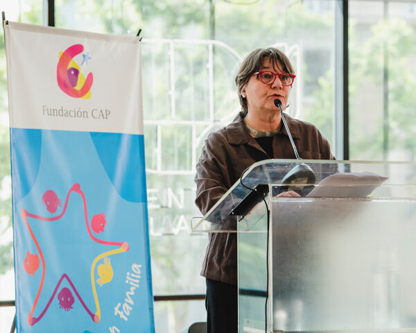 Autoridades y representantes del mundo educacional se reunieron en el lanzamiento del libro Aprender en Familia de Fundación CAP