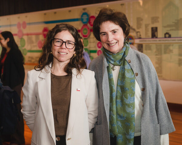 Autoridades y representantes del mundo educacional se reunieron en el lanzamiento del libro Aprender en Familia de Fundación CAP