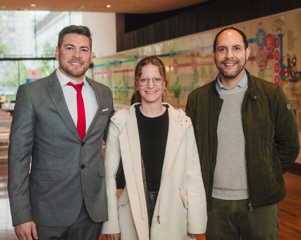 Autoridades y representantes del mundo educacional se reunieron en el lanzamiento del libro Aprender en Familia de Fundación CAP