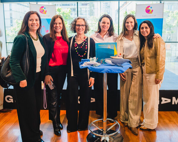 Autoridades y representantes del mundo educacional se reunieron en el lanzamiento del libro Aprender en Familia de Fundación CAP