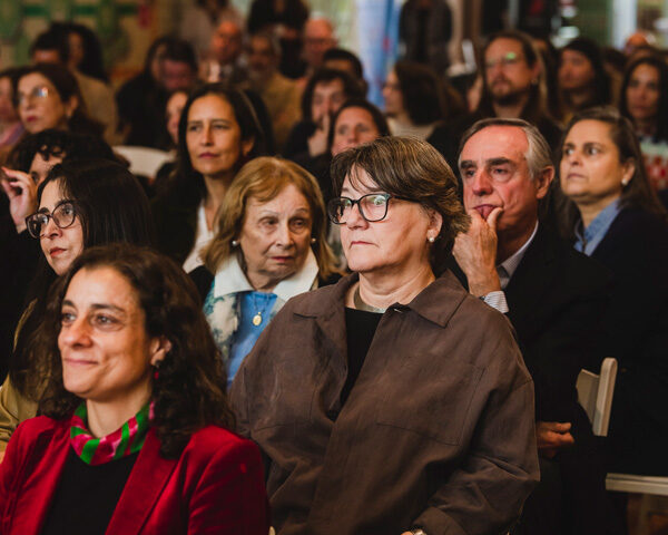 Autoridades y representantes del mundo educacional se reunieron en el lanzamiento del libro Aprender en Familia de Fundación CAP