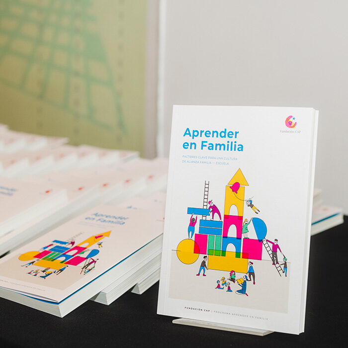  Autoridades y representantes del mundo educacional se reunieron en el lanzamiento del libro Aprender en Familia de Fundación CAP