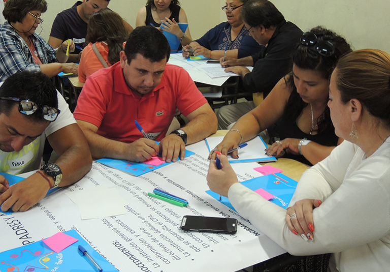 Profesores de Paine reflexionan sobre alianza familia-escuela