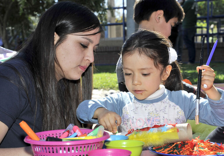 ¿Cómo apoyar a los niños en medio de la crisis social?