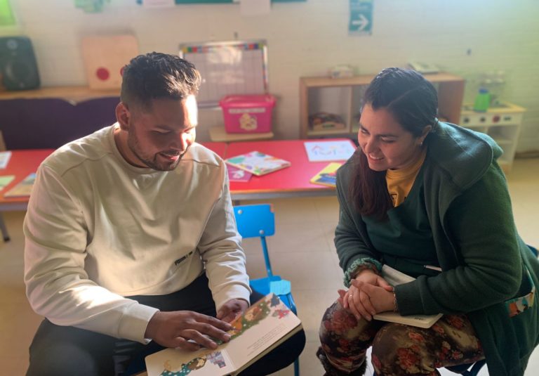 Programa Aprender en Familia: TALLER DE LECTURA COMPARTIDA PARA FAMILIAS Y BIBLIOTECA VIAJERA